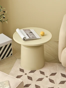 Krēms stila pusē tabula, neliela viesistaba, apļveida sānu galda, kafijas galds, balkons galda, radošo minimālisma apaļā galda